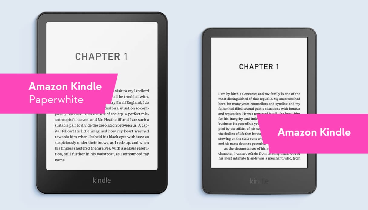Un Amazon Kindle et un Amazon Kindle Paperwhite c&ocirc;te &agrave; c&ocirc;te sur un fond bleu.