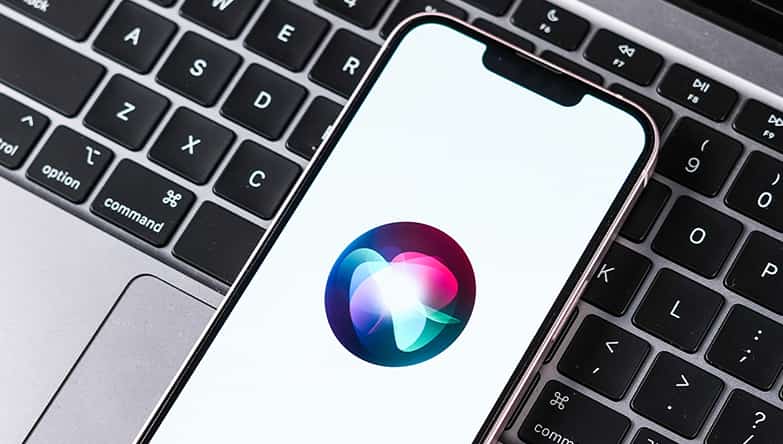 iPhone 16 avec iOS 18, la mise à jour rend Siri encore plus serviable et capable.