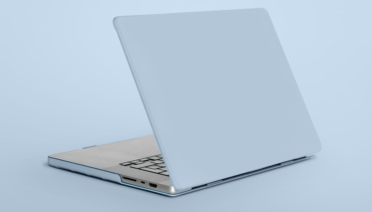 Un Apple MacBook avec une coque d’ordinateur portable bleu clair.