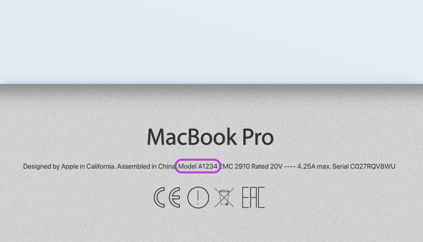 Dessous du Macbook, où se trouve le numéro de modèle.